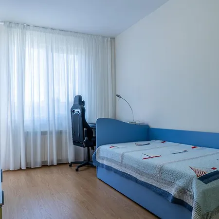 아파트 Evgeny's Stylishly Designed 2 Bedroom Garage! *