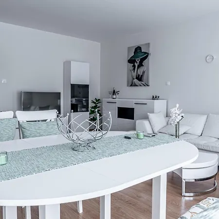 아파트 Evgeny's Stylishly Designed 2 Bedroom Garage! *