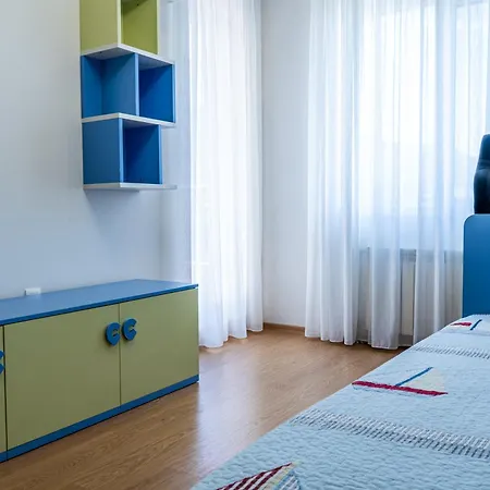 Evgeny's Stylishly Designed 2 Bedroom Garage! *