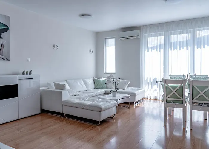 Evgeny's Stylishly Designed 2 Bedroom Garage! *