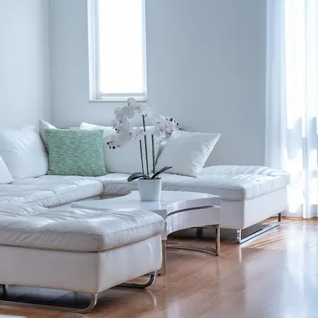 Evgeny's Stylishly Designed 2 Bedroom Garage! شقة صوفيا