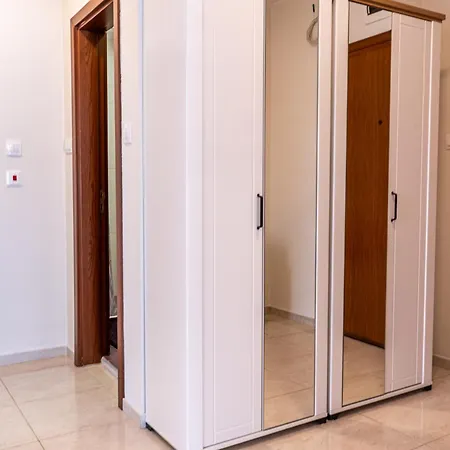 Evgeny's Stylishly Designed 2 Bedroom Garage! Apartment Sofia